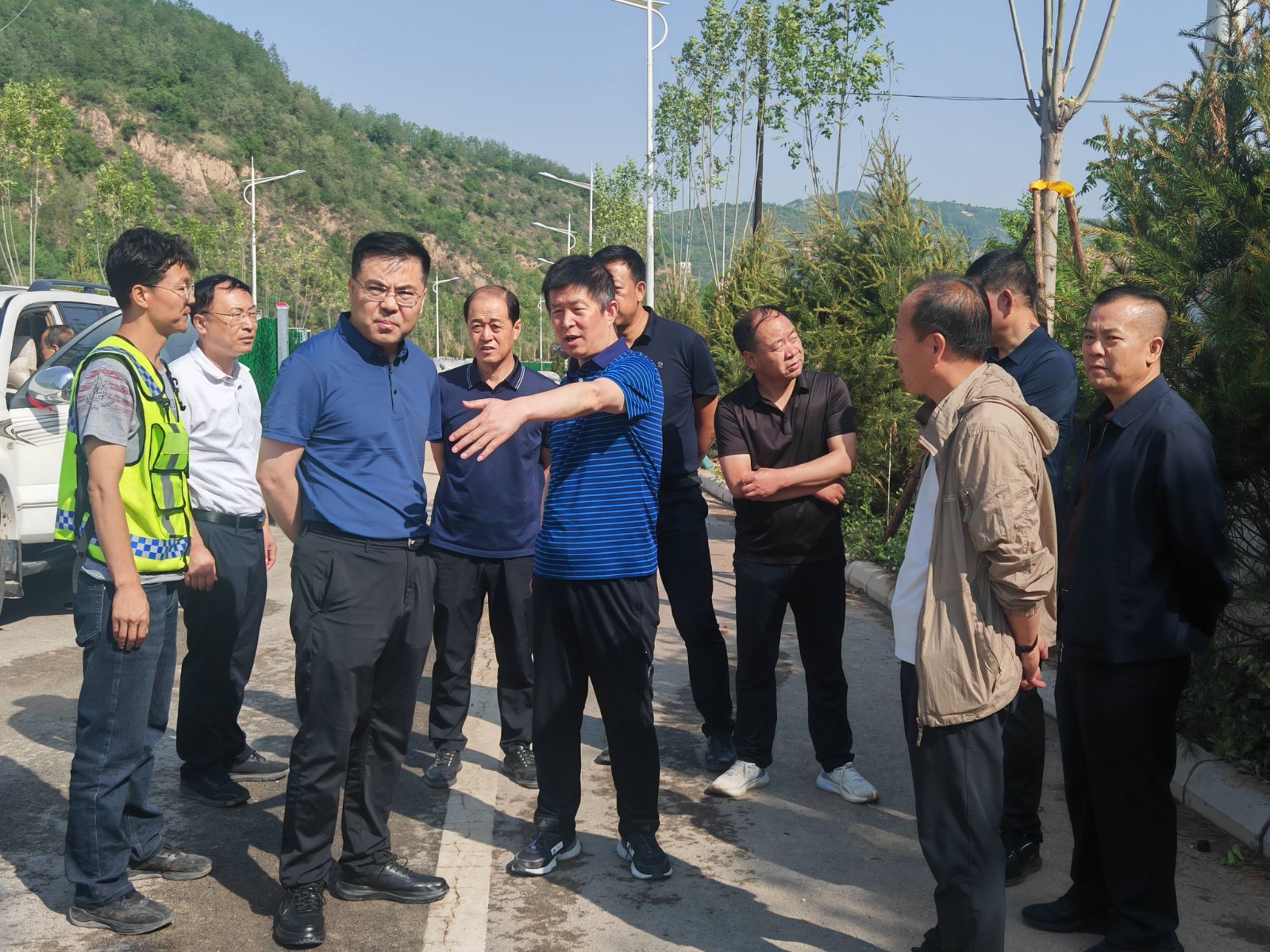 市交运局副局长刘玉东、拼搏网页版登录入口公司董事长苏东东一行深入延安交投拼搏网页版登录入口在建项目调研督导